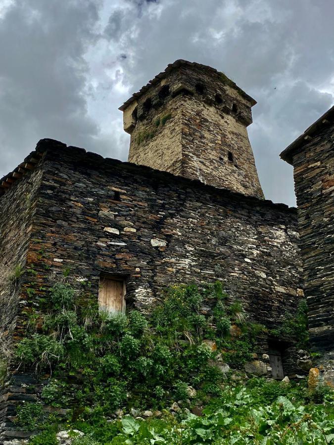 Hotel Nizharadze'S Tower Uschguli Exterior foto