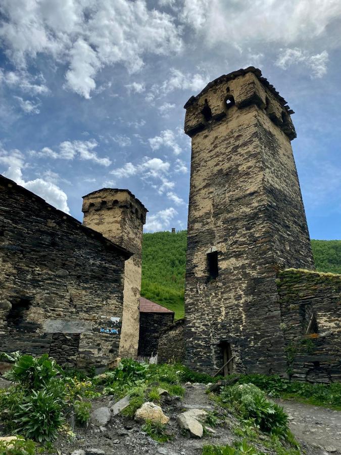 Hotel Nizharadze'S Tower Uschguli Exterior foto