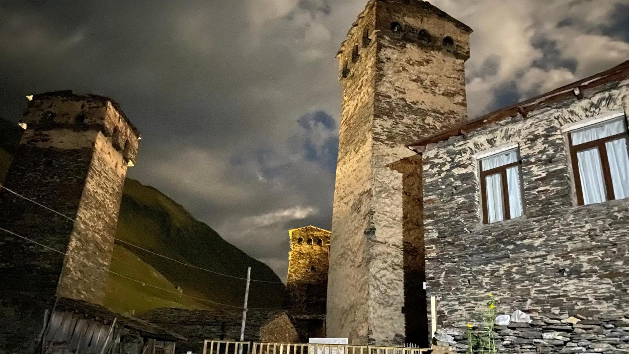 Hotel Nizharadze'S Tower Uschguli Exterior foto