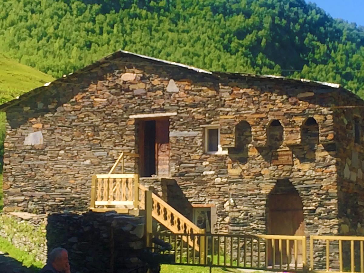 Hotel Nizharadze'S Tower Uschguli Exterior foto